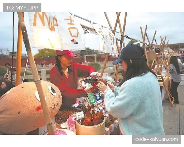 刚看到小威廉姆斯在菜市场提着三只名牌购物袋，摊主对视的表情绝了