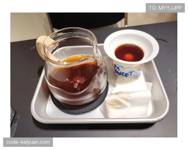 恩佐·费尔南德斯又发图了，随手一杯咖啡像富豪日常，我的泡面情何以堪